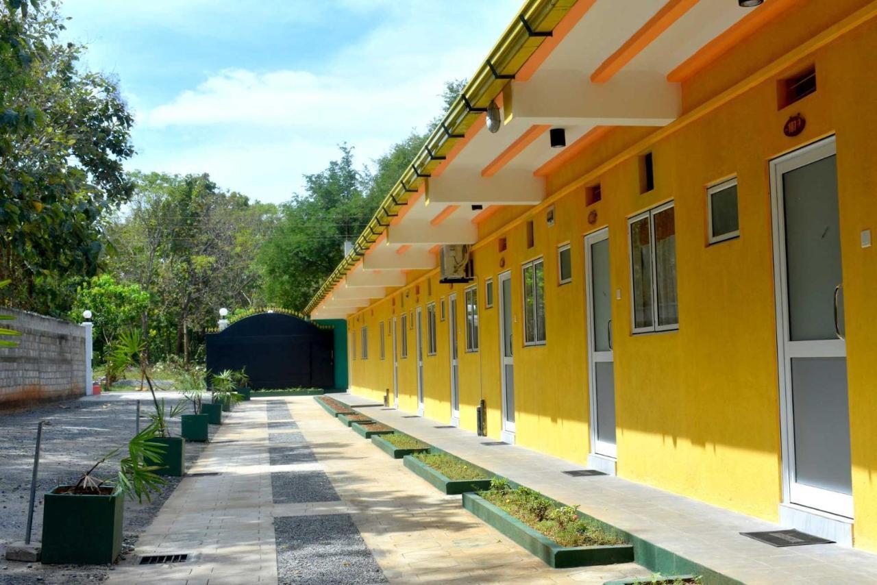 Sri Mayura Holiday Resort كاتاراغاما المظهر الخارجي الصورة