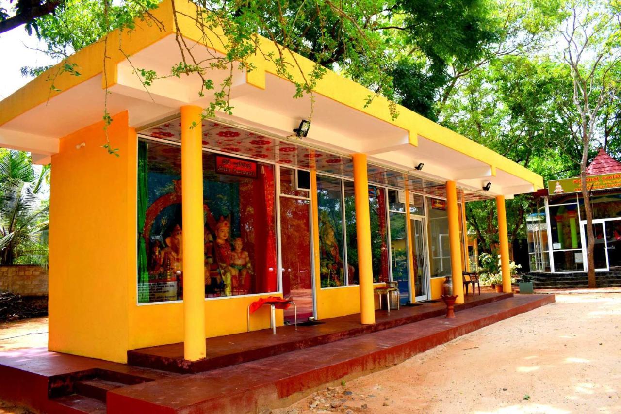 Sri Mayura Holiday Resort كاتاراغاما المظهر الخارجي الصورة